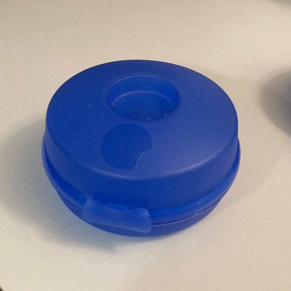 Tupperware Blue Food Storage Container - Picture 1 of 3